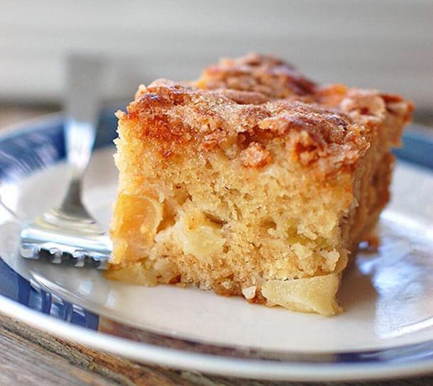 Шарлотка с яблоками