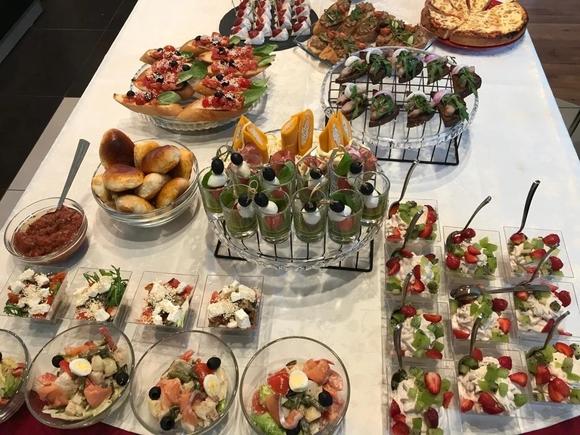 Сытный праздничный сет с горячими закусками и десертами на 11-12 персон в Воронеже