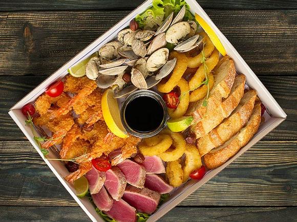 Заказать Сет "Деликатесный" коллекция морепродуктов на 6-8 персон в Санкт-Петербурге