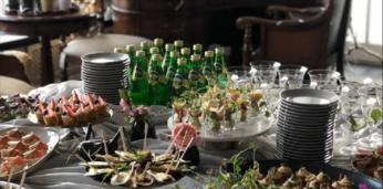 Презентабельный фуршетный сет с горячими закусками на 17-20 персон